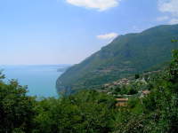 Blick auf den Gardasee nahe Pieve di Tremosine
